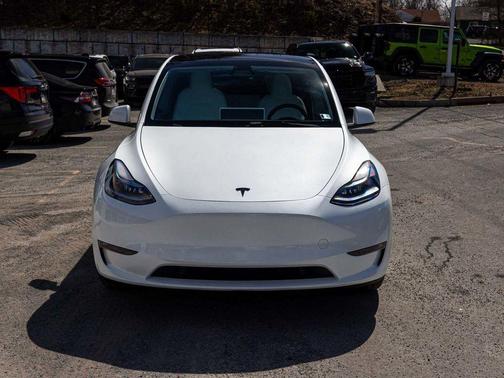Pearl White Multi-Coat 2023 Tesla Model Y Long Range Dual Motor All-Wheel Drive