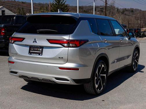 Alloy Silver Metallic 2022 Mitsubishi Outlander SE Launch Edition S-AWC