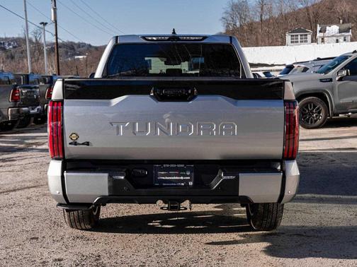 2023 Toyota Tundra Hybrid Platinum