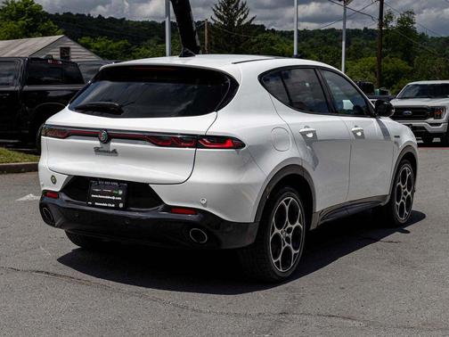 Milano White 2024 Alfa Romeo Tonale Veloce EAWD