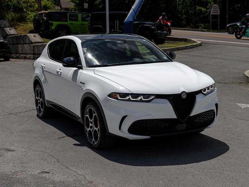 Milano White 2024 Alfa Romeo Tonale Veloce EAWD