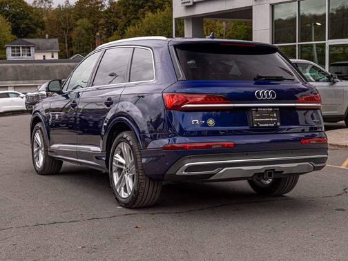 2023 Audi Q7 45 Premium