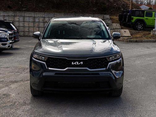 Gravity Grey 2022 Kia Sorento LX