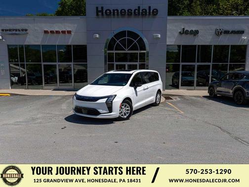 Bright White Clearcoat 2027 Chrysler Pacifica L