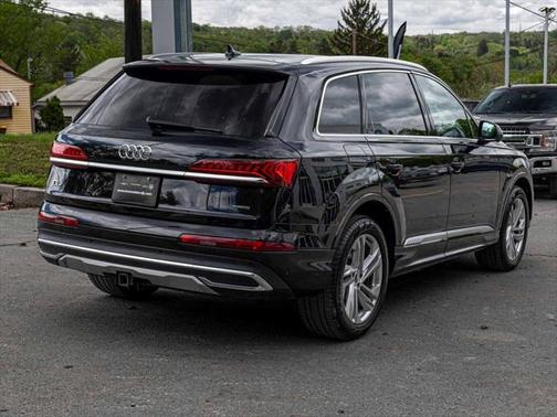 2022 Audi Q7 45 Premium Plus