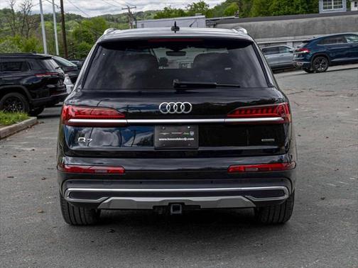 2022 Audi Q7 45 Premium Plus