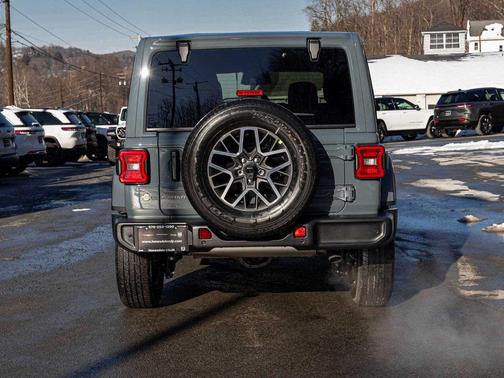 2026 Jeep Wrangler 4-Door Sahara 4x4