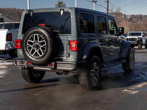 2026 Jeep Wrangler 4-Door Sahara 4x4