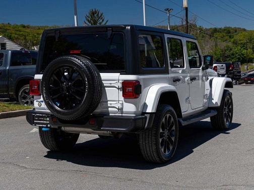 Bright White Clearcoat 2023 Jeep Wrangler 4xe Sahara