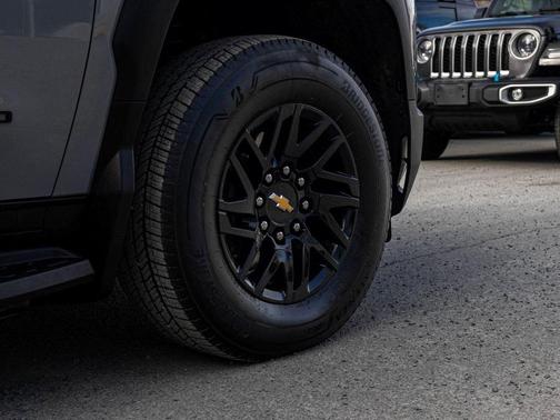 2025 Chevrolet Silverado EV LT