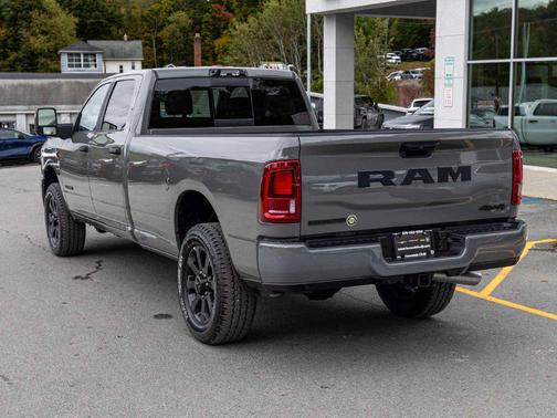 Ceramic Gray Clearcoat 2026 RAM 3500 Big Horn Crew Cab 4x4 8' Box