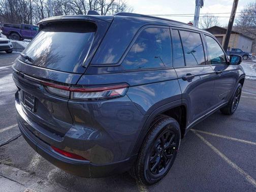 2026 Jeep Grand Cherokee Altitude