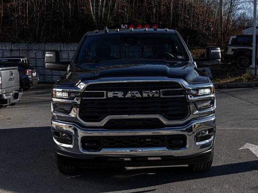 2025 RAM 2500 Tradesman Regular Cab 4x2 8' Box