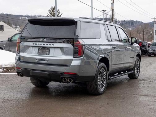 2025 Chevrolet Suburban 4WD Z71