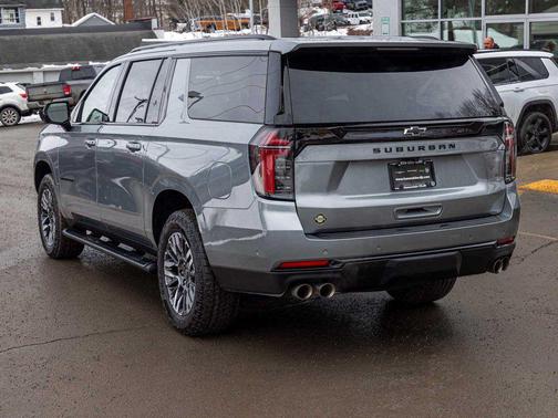 2025 Chevrolet Suburban 4WD Z71