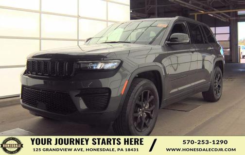 Baltic Gray Metallic Clearcoat 2024 Jeep Grand Cherokee Altitude