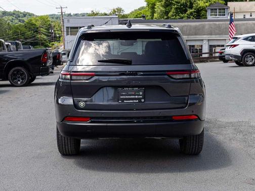 Baltic Gray Metallic Clearcoat 2024 Jeep Grand Cherokee Altitude