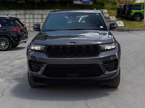 Baltic Gray Metallic Clearcoat 2024 Jeep Grand Cherokee Altitude