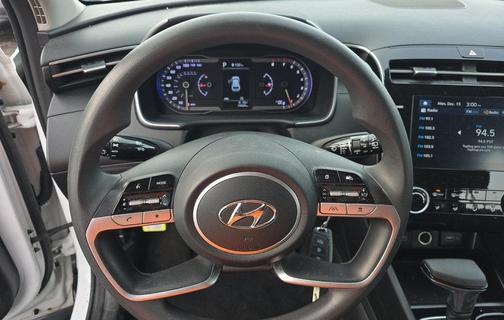 2023 Hyundai TUCSON SE