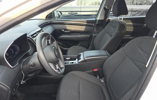 2023 Hyundai TUCSON SE