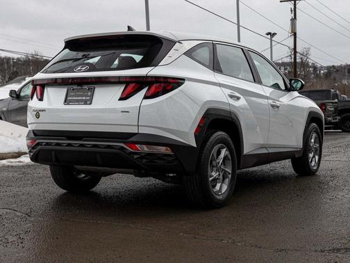 2023 Hyundai TUCSON SE