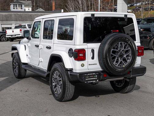 2026 Jeep Wrangler 4-Door Sahara 4x4