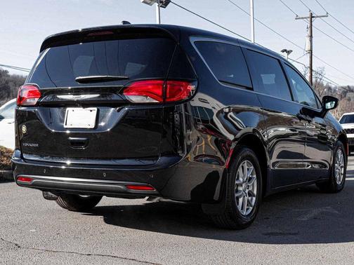 2026 Chrysler Voyager LX