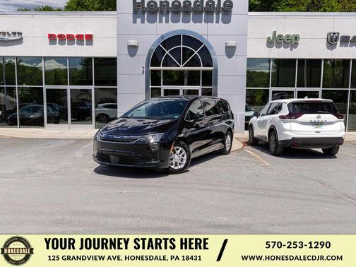 Diamond Black Crystal Pearlcoat 2027 Chrysler Pacifica L