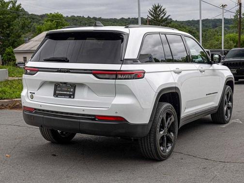 2022 Jeep Grand Cherokee Altitude