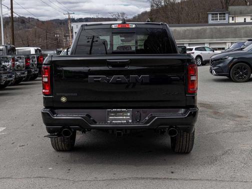 Diamond Black Crystal Pearlcoat 2026 RAM 1500 Big Horn/Lone Star