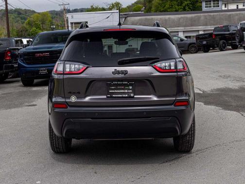 Granite Crystal Metallic Clearcoat 2021 Jeep Cherokee Altitude