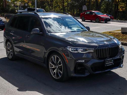 2022 BMW X7 M50i