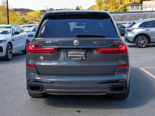 2022 BMW X7 M50i