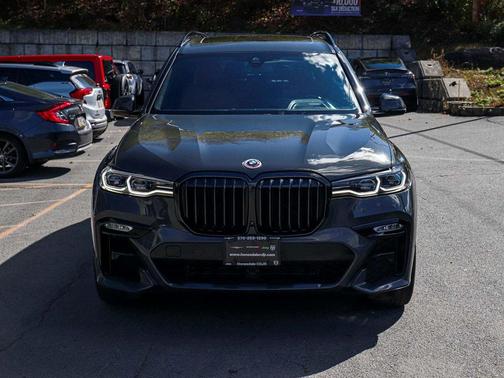 2022 BMW X7 M50i