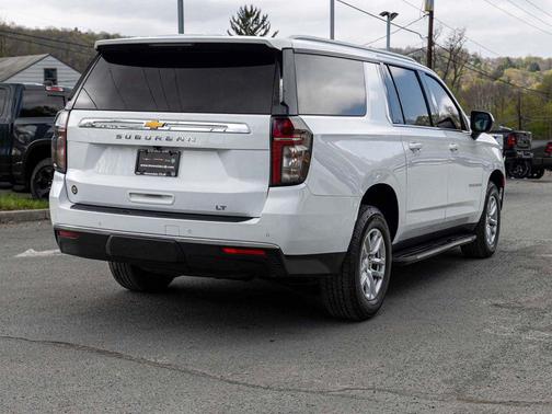 Summit White 2022 Chevrolet Suburban LT