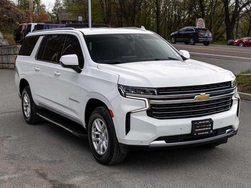Summit White 2022 Chevrolet Suburban LT