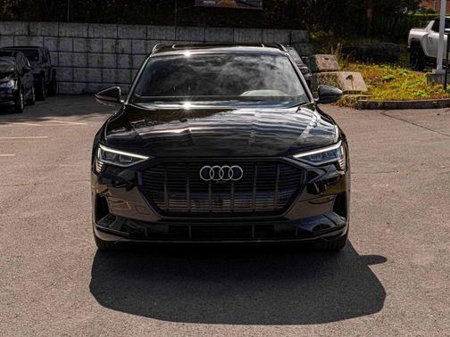 2022 Audi e-tron Premium