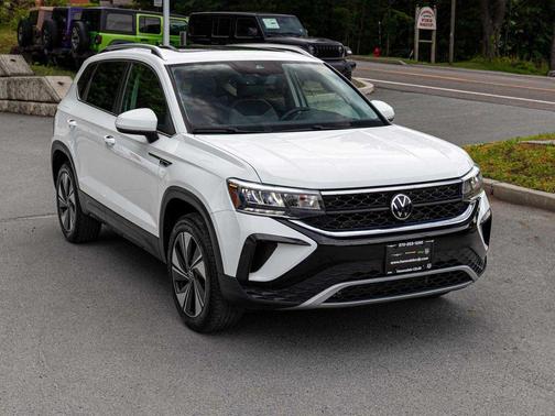 Pure White 2023 Volkswagen Taos 1.5T SE