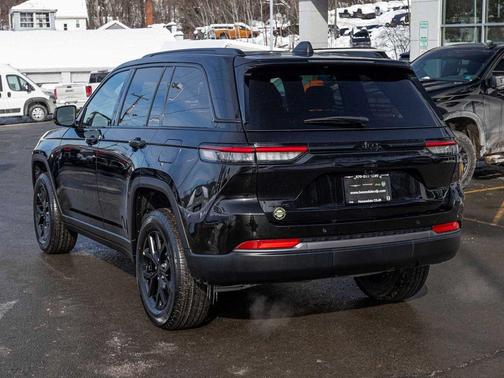 2026 Jeep Grand Cherokee Altitude