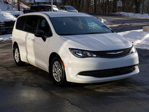 2026 Chrysler Voyager LX