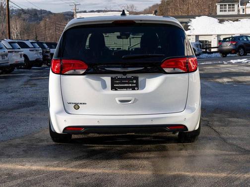 2026 Chrysler Voyager LX