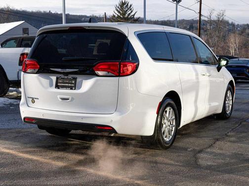 2026 Chrysler Voyager LX