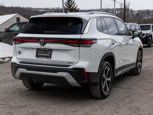 2025 Volkswagen Tiguan 2.0T SE 4MOTION