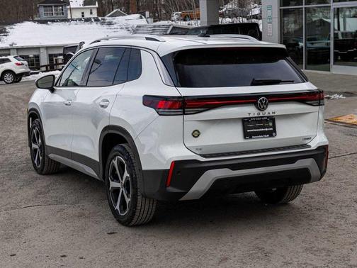 2025 Volkswagen Tiguan 2.0T SE 4MOTION