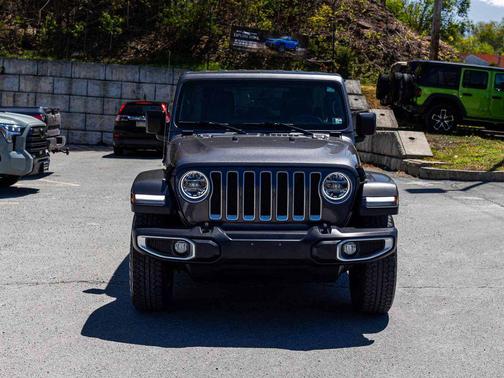 Granite Crystal Metallic Clearcoat 2021 Jeep Wrangler Unlimited Sahara