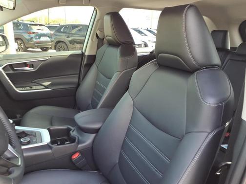 2025 Toyota RAV4 Hybrid XLE Premium