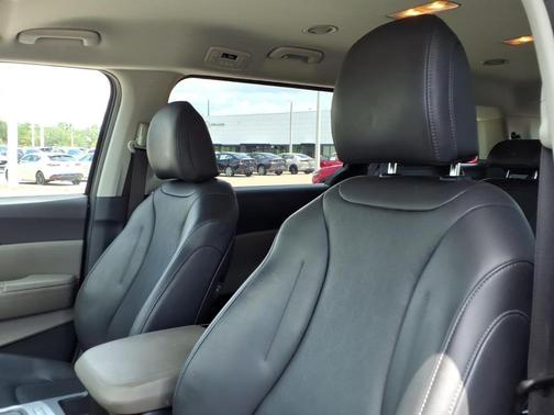 Deep Chroma Blue 2025 Kia Carnival LXS