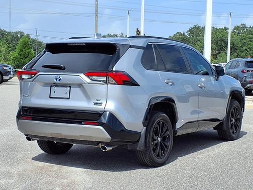 2024 Toyota RAV4 Hybrid SE