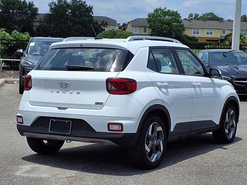 2023 Hyundai VENUE SEL