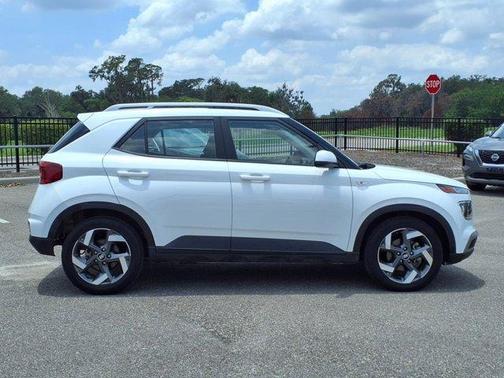 2023 Hyundai VENUE SEL